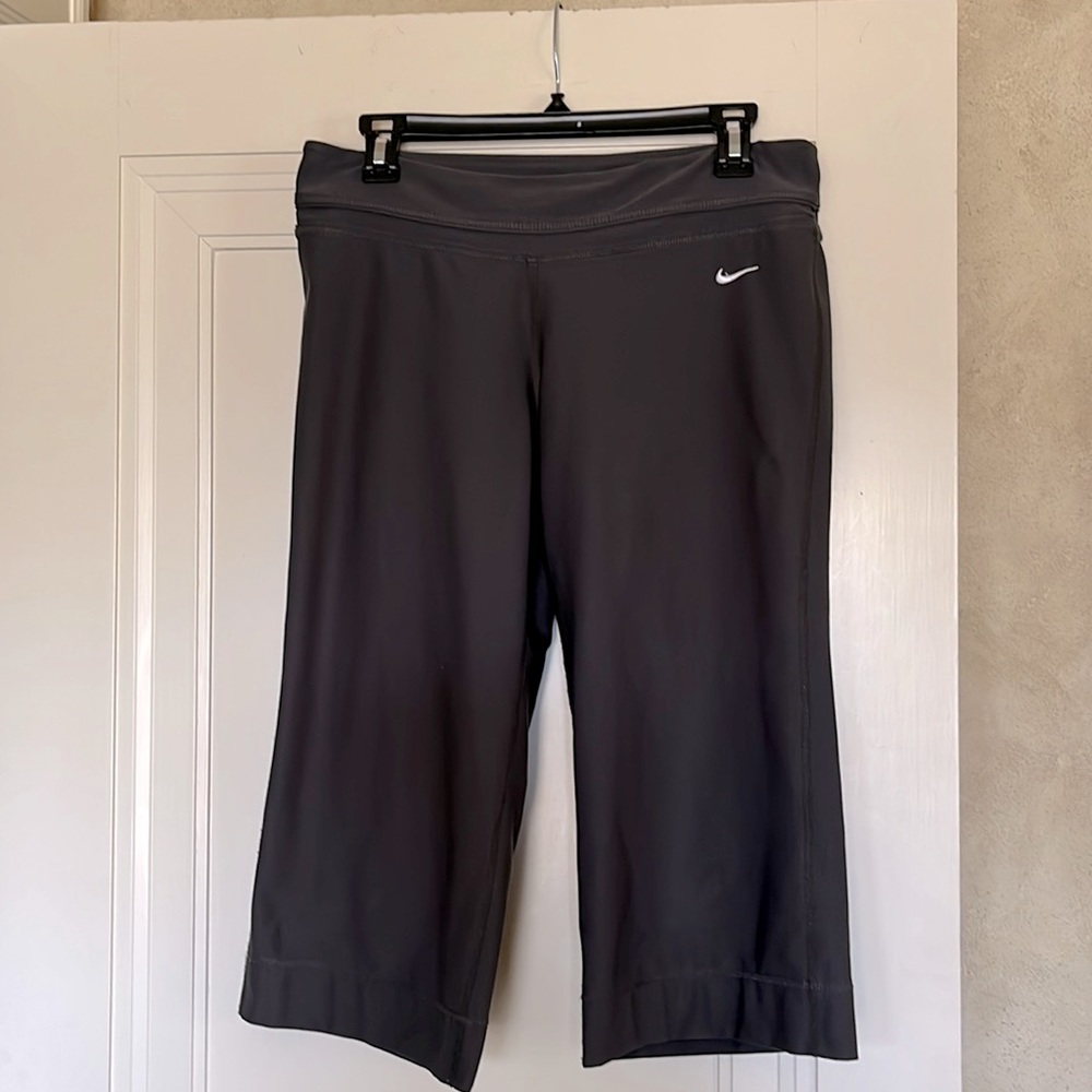 Nike DRI-FIT Capri Style Athletic Wide Leg Pants Charcoal Color Size M